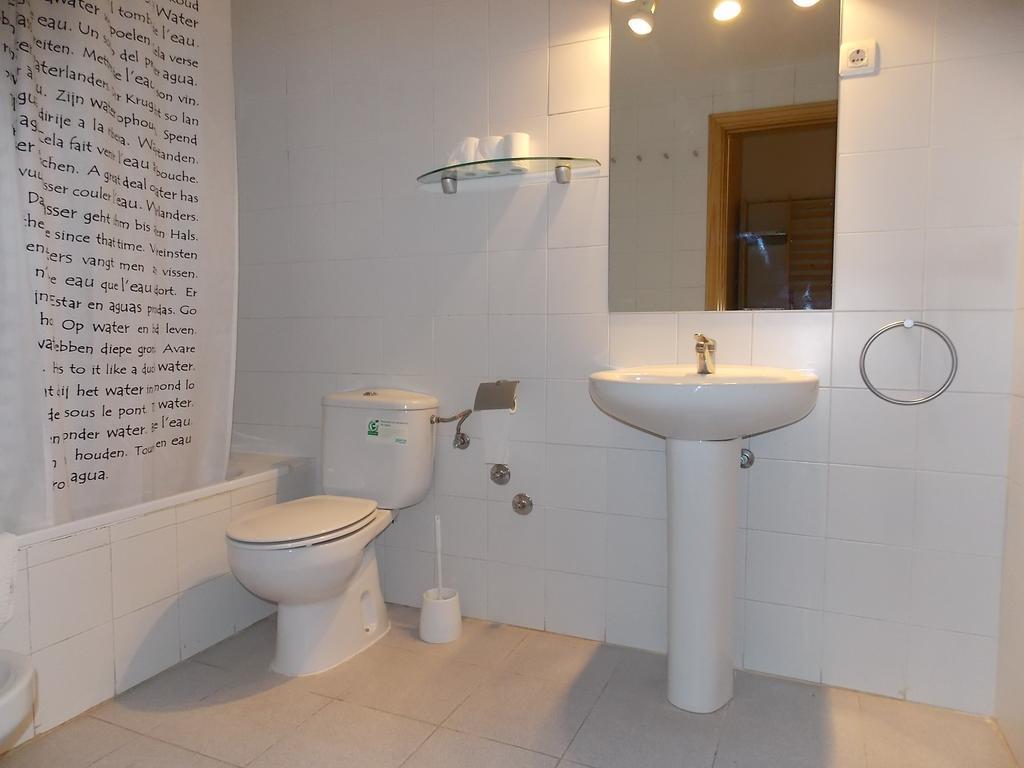 Apartamentos Fidalgo Sandiniés الغرفة الصورة