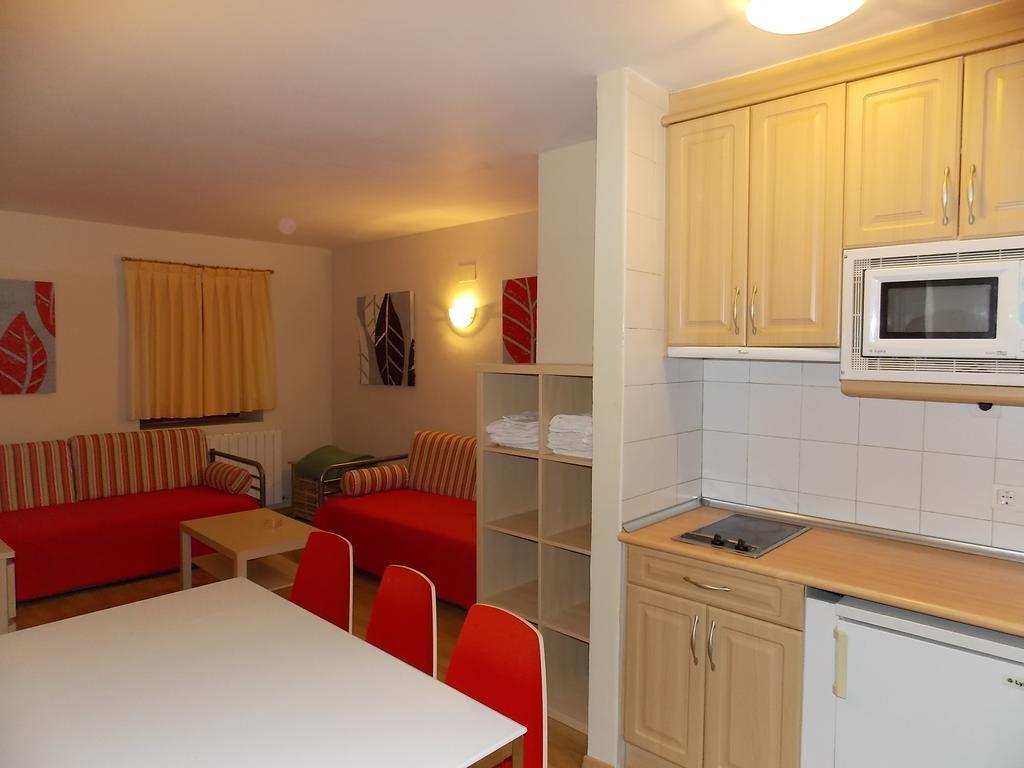 Apartamentos Fidalgo Sandiniés الغرفة الصورة