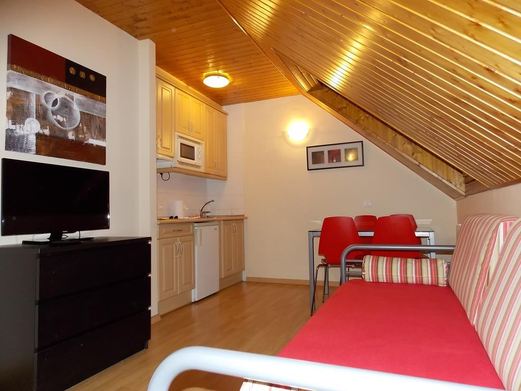 Apartamentos Fidalgo Sandiniés الغرفة الصورة